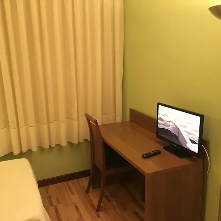 Hotel Area De Servicio Chopos 3*
